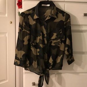 Army-patterned 3-quarter Sleeve Button-up Top